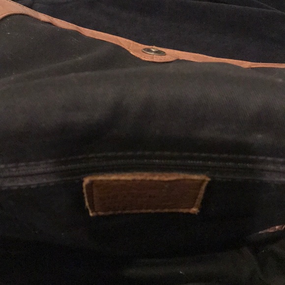 Elizabeth Clairborne crossbody tooled leather - Picture 7 of 8